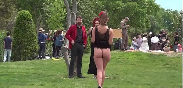  Butt naked slave walked in the park